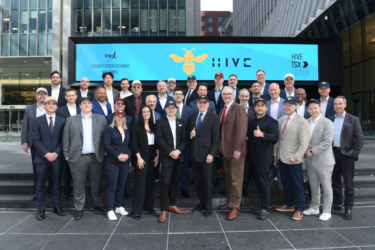 HIVEDigitalTech's tweet photo. SPOTTED: The $HIVE executive team was at @TMXGroup's TMX Market Centre today to celebrate our uplisting to the @tsx_tsxv Main Board.

Bigger platform. Same mission. https://t.co/M21eh8sOft