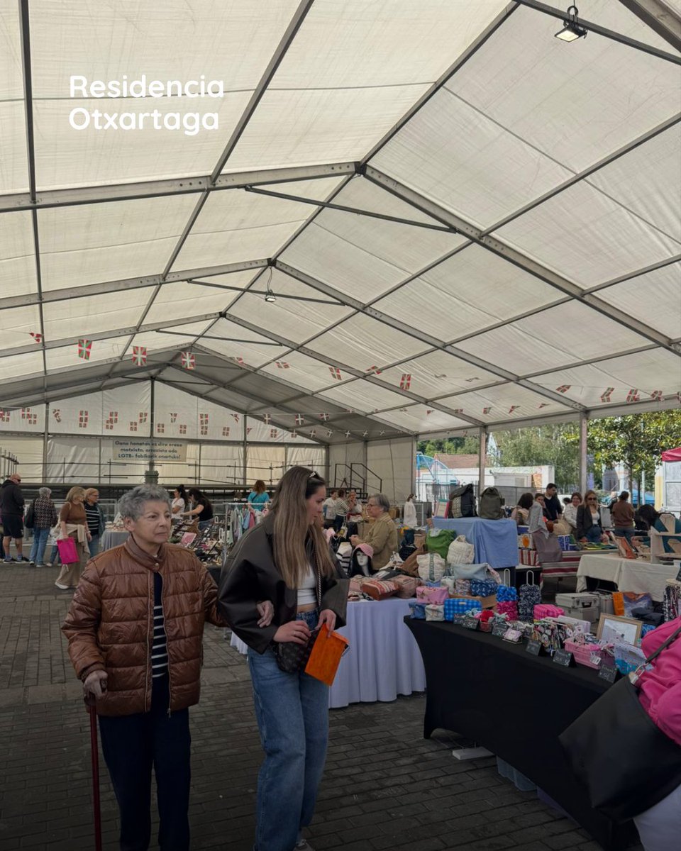 ROtxartaga's tweet photo. Desde Residencia Otxartaga hemos disfrutado de un día diferente en la feria local.

Algunos de nuestros residentes han estado en la feria, charlando, tomando algo y, en general, disfrutando de una manera única.

#AmorPorLosMayores #CentroDeDiaOtxartaga https://t.co/q19ioqX3Q0