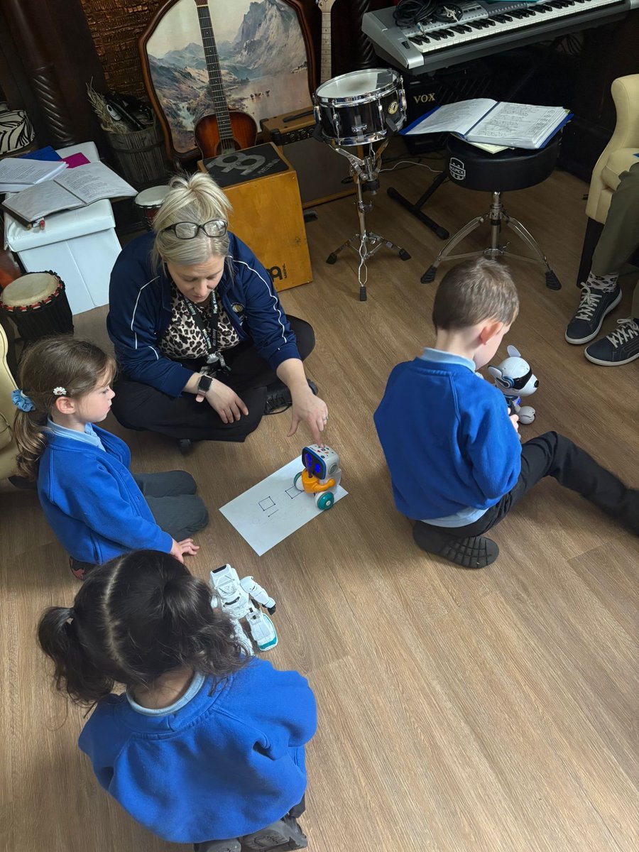 dean_primary's tweet photo. Our reception children had a fantastic visit to Lee Mount Care Home! 🤖❤️
They explored robot toys, danced, coloured pictures, listened to stories and ended with a fun sing-song playing instruments to We Will Rock You! 🎶

#EYFS #ReceptionClass #CommunityLinks #LearningTogether https://t.co/S8Tgm0mahc