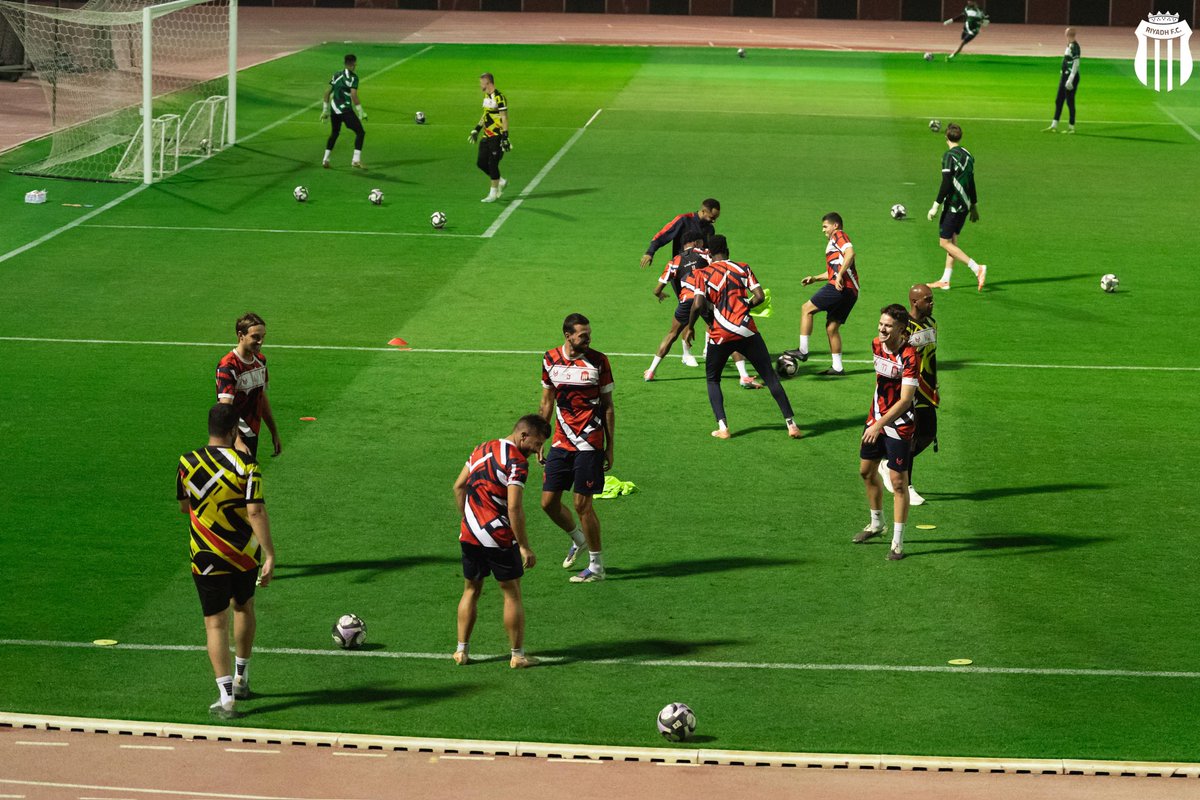 Alriyadh_EN's tweet photo. 📸 We continue our preparations for the match against “Al Okhdood” ⚽️❤️

#AlRiyadh
#RiyadhRoshn https://t.co/GvfH9KYG8i
