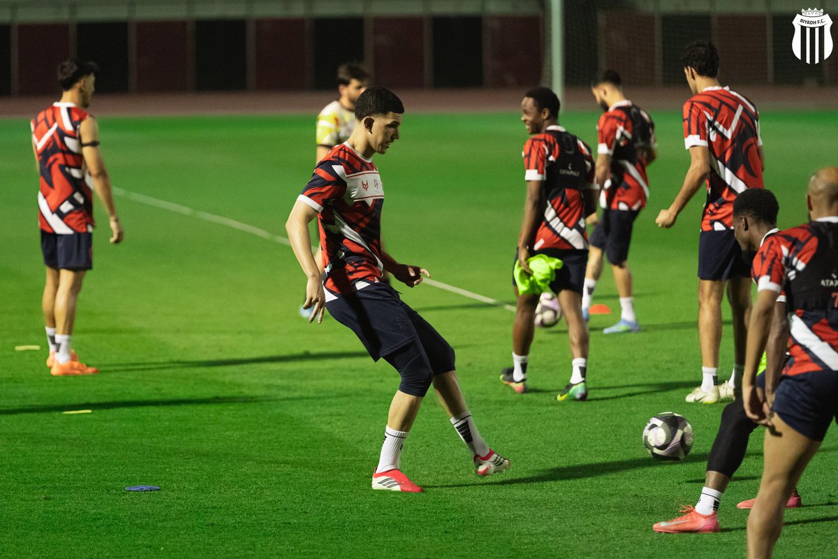 Alriyadh_EN's tweet photo. 📸 We continue our preparations for the match against “Al Okhdood” ⚽️❤️

#AlRiyadh
#RiyadhRoshn https://t.co/GvfH9KYG8i