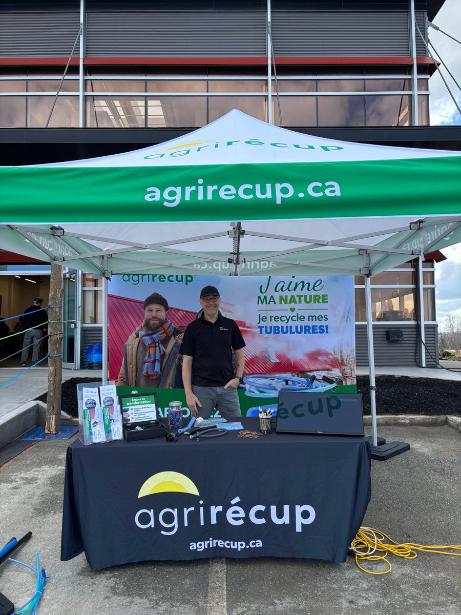 AgriRecup's tweet photo. AgriRÉCUP a participé aux portes ouvertes de @DSDIntl, #ÉquipementsLapierre et #DominionAndGrimm. Merci de nous avoir accueillis et merci aux producteurs et productrices acéricoles pour votre enthousiasme. C’était un plaisir de répondre à vos questions! https://t.co/Ionnrg2YrG