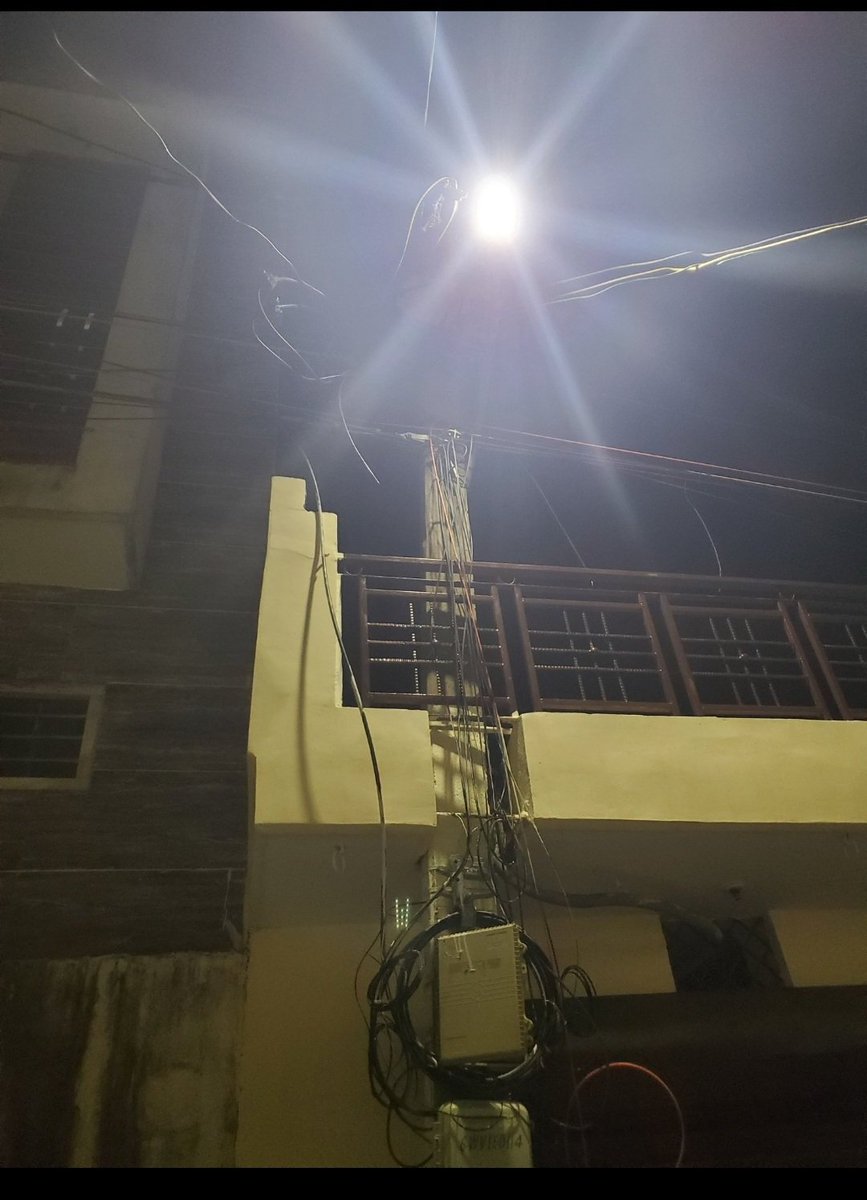 Devendr29876360's tweet photo. @PVVNLSAHARANPUR @UppclChairman @UPPCLLKO 
इस मई के महीने में तीसरी बार जंक्शन बॉक्स से विद्युत आपूर्ति ठप!केवल पांच मकानों की लाइट नहीं आ रही इस मामले को संज्ञान में लेते हुए कारवाही सुनिश्चित करे विद्युतकेंद्र-मानकमऊ
पता-अंकित विहार गली नंबर 2नवादा रोड सहारनपुर मो नं 8439545403 https://t.co/12vCeOOkjK