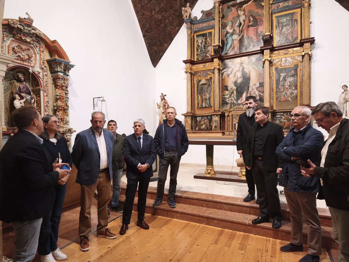 Educar06Diego's tweet photo. 🏛️ Participo en la visita al proyecto de recuperación del patrimonio popular y eclesiástico de la #Sobarriba, una iniciativa impulsada por @proconsi junto a la @jcyl y otras entidades.
Recuperar la historia e identidad de nuestros pueblos y poner en valor el #patrimonio rural. https://t.co/MMj4uWdydM