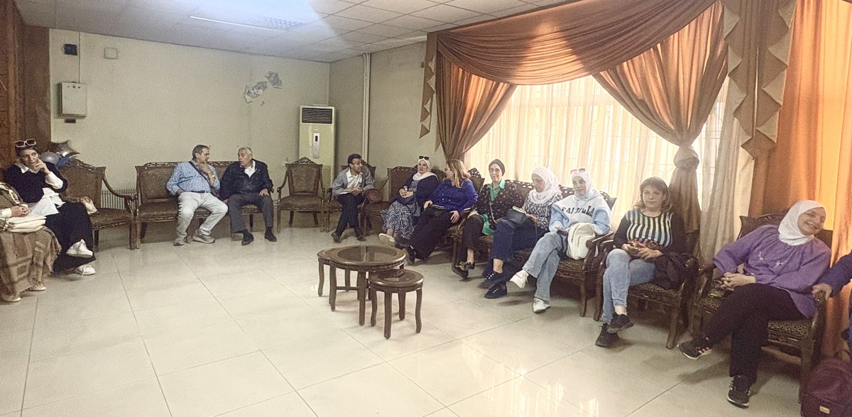 fakhriyabarmada's tweet photo. اختتمنا ورشة "التحرر العاطفي"، والكلمة الوحيدة التي تختصر شعورنا الآن هي:الخِفّة.
رحلة التحرر ليست سهلة، فهي تتطلب مواجهة تلك الحقائب الثقيلة التي حملناها في قلوبنا لسنوات.. من خذلان، أو غضب، أو مخاوف قديمة، والسماح لها بالرحيل.
شكراً لكل الأرواح الشجاعة التي شاركتنا اليوم بصدقها https://t.co/wUsmkFCIGi