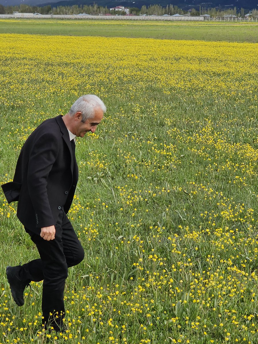 oydere's tweet photo. Rüzgâr yön değiştirecek.
Çünkü tarih, en uzun kışların ardından en kızıl baharları doğurur. 

"Bir sevdadır böylesine yaşamak" https://t.co/biIO61fSU5