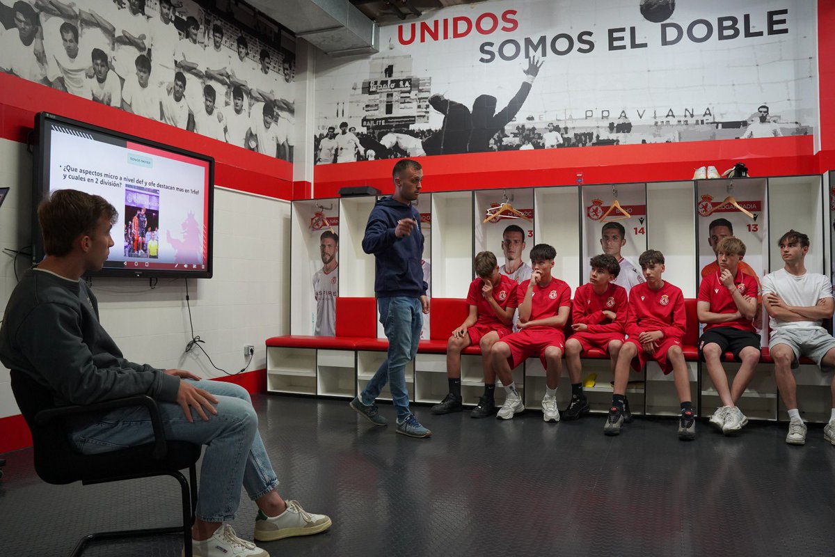 CultuAcademia's tweet photo. 𝗣𝗜𝗧 | ⚽️

Taller con nuestro canterano y capitán del primer equipo Rodri Suárez

#PIT | #CultuAcademia https://t.co/huMfFtoi4G