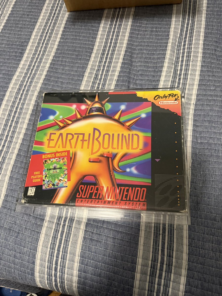 157's tweet photo. Acrylic case for my Earthbound big box finally arrived https://t.co/pbrRNXj1BW