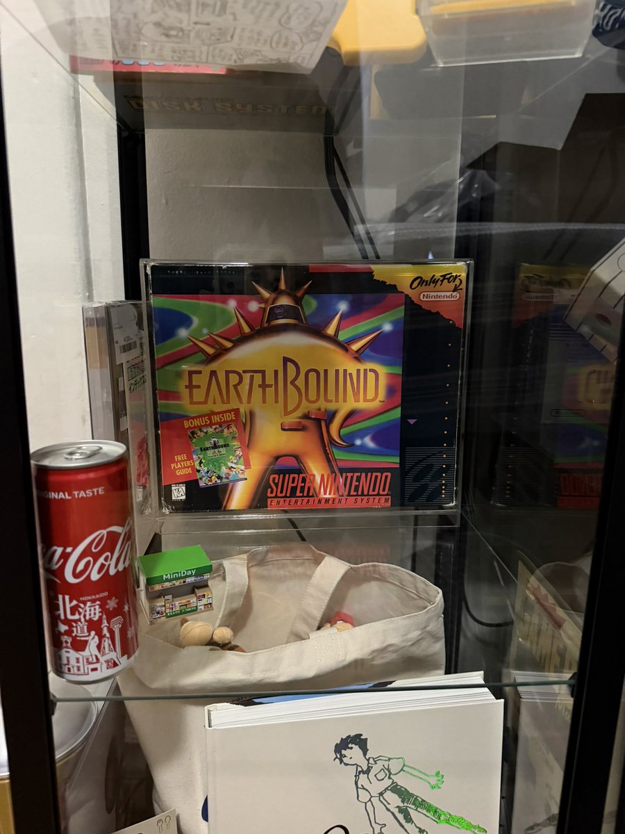 157's tweet photo. Acrylic case for my Earthbound big box finally arrived https://t.co/pbrRNXj1BW