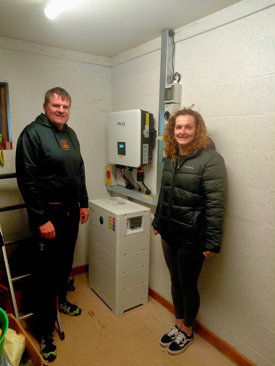 fayedavies29's tweet photo. Last club visit in North Wales @LlanidloesRFC Cae Hafran..what an outstanding facility!Amazing work being done at club by volunteers and some big projects for future. Club just had their new Solar Panels installed in changing rooms from Sports Wales funding with WRU support 👏 🏉❤️ @WRU_Community @LeighWilliams2