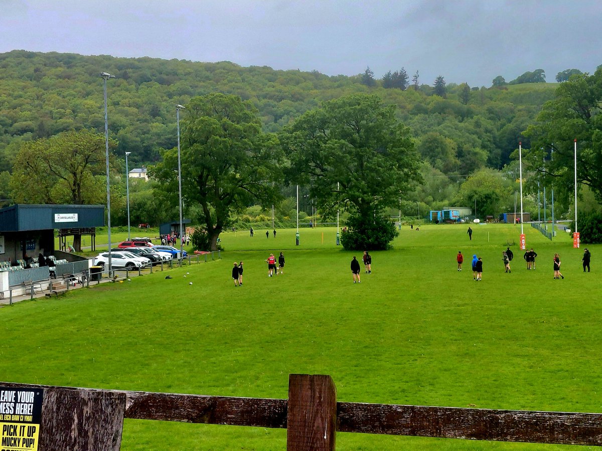 fayedavies29's tweet photo. Last club visit in North Wales @LlanidloesRFC Cae Hafran..what an outstanding facility!Amazing work being done at club by volunteers and some big projects for future. Club just had their new Solar Panels installed in changing rooms from Sports Wales funding with WRU support 👏 🏉❤️ @WRU_Community @LeighWilliams2