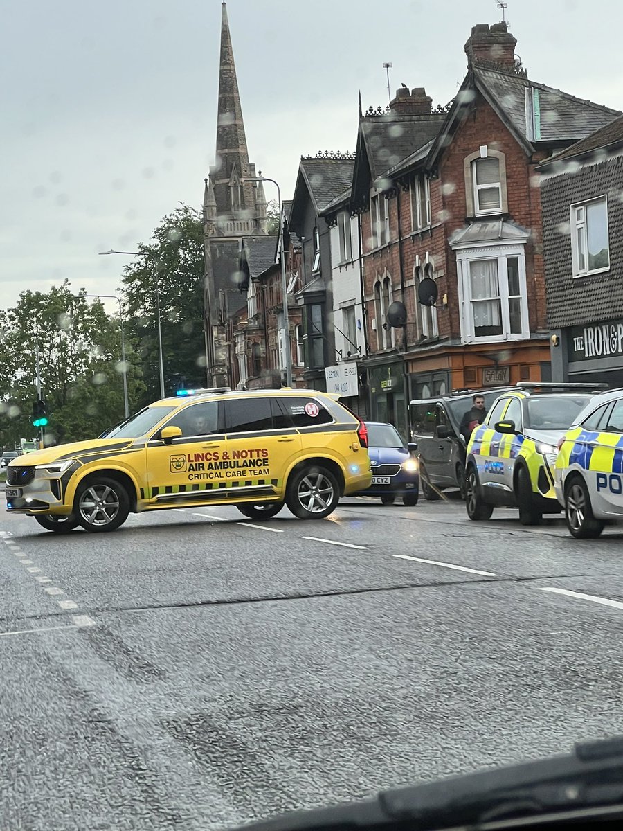 BROKENBRITAIN0's tweet photo. 🚨BREAKING: MAJOR incident in Lincoln with a HUGE police and air ambulance presence 🇬🇧 

No idea what has happened as of yet but this was pictured by the co op on the high street - air ambulance and DOZENS of police in the area! 

Credit: @MorganPCALLB https://t.co/EO8fRRpLyM
