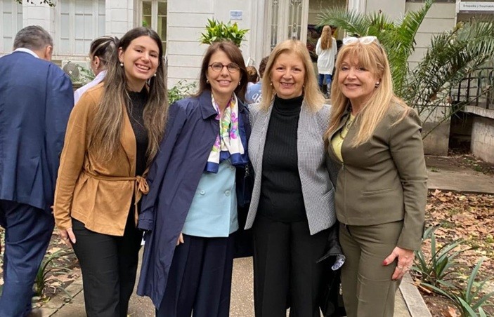 econosolidaria's tweet photo. @ConamMutual  en un homenaje a una trascendente médica https://t.co/wv4nvZXoZY https://t.co/CzKjhPxuyc