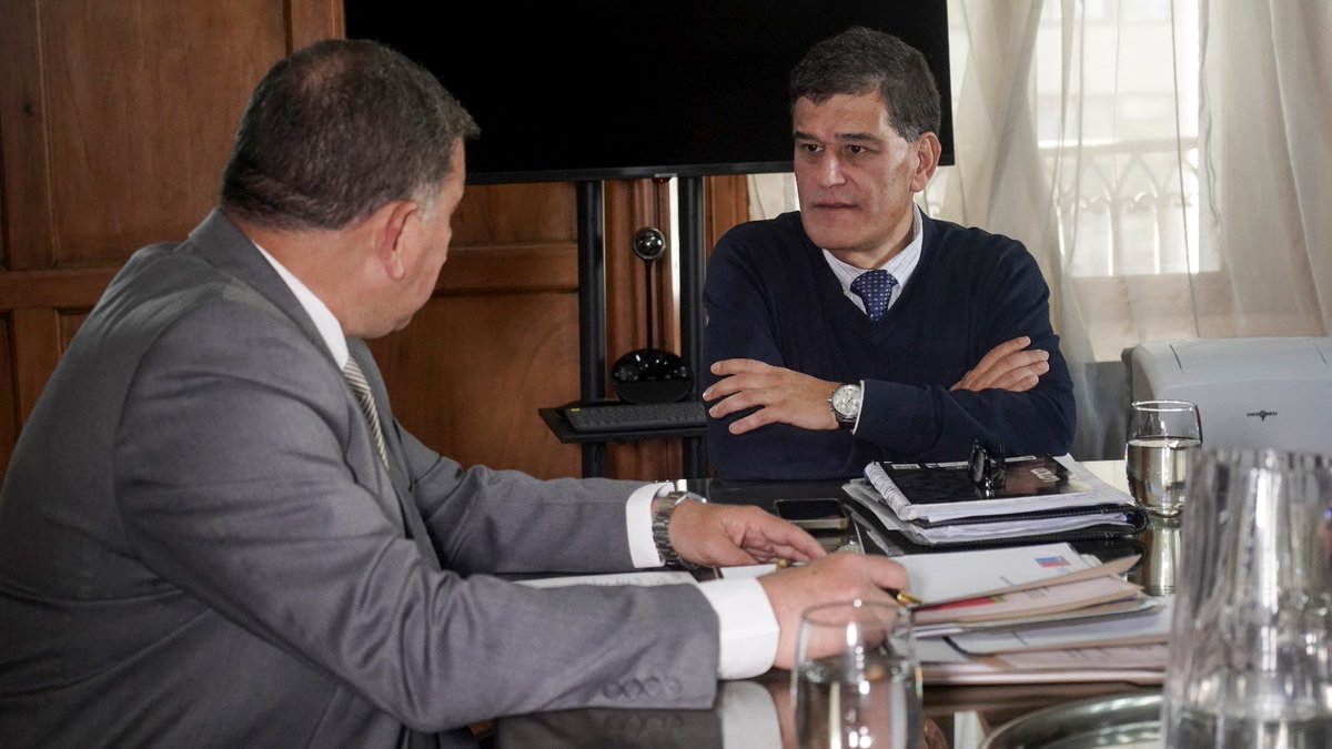 DPPCurico's tweet photo. El delegado presidencial de la Provincia de #Curicó, Óscar Águila, sostuvo una importante reunión con el jefe de la División de Gobierno Interior, Vicente Núñez, en el Palacio de La Moneda.

Estamos #TrabajandoParaUsted 🇨🇱
@Gob_Interior 
#DppCurico en Accion https://t.co/WKiYqCYr0Y