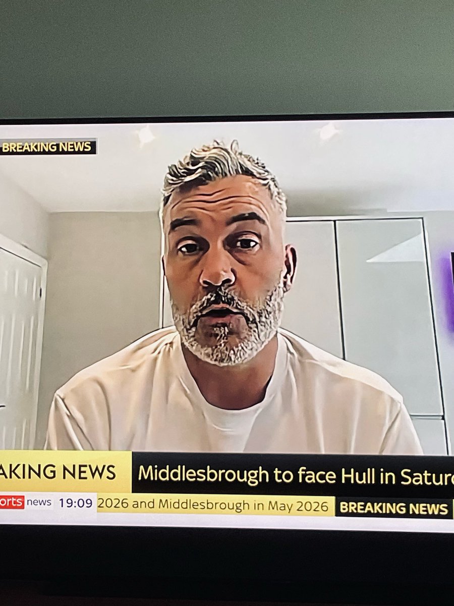 JohnHilson's tweet photo. Not sure what’s going on here, but @SkySports_Keith appears to be turning into Max Headroom https://t.co/1wNs4XS4wW