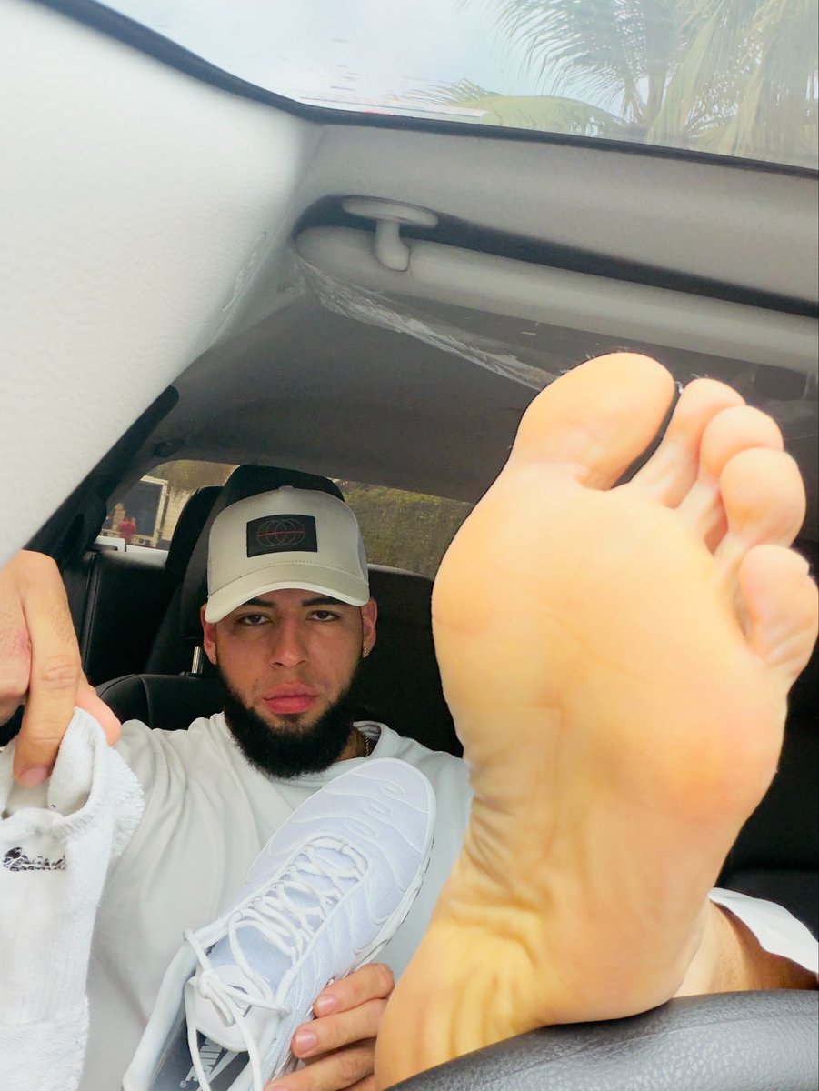 MrJavierrr's tweet photo. Soles, socks or sneakers? 🏧🦶🏻🤑 https://t.co/35VpBlagkb