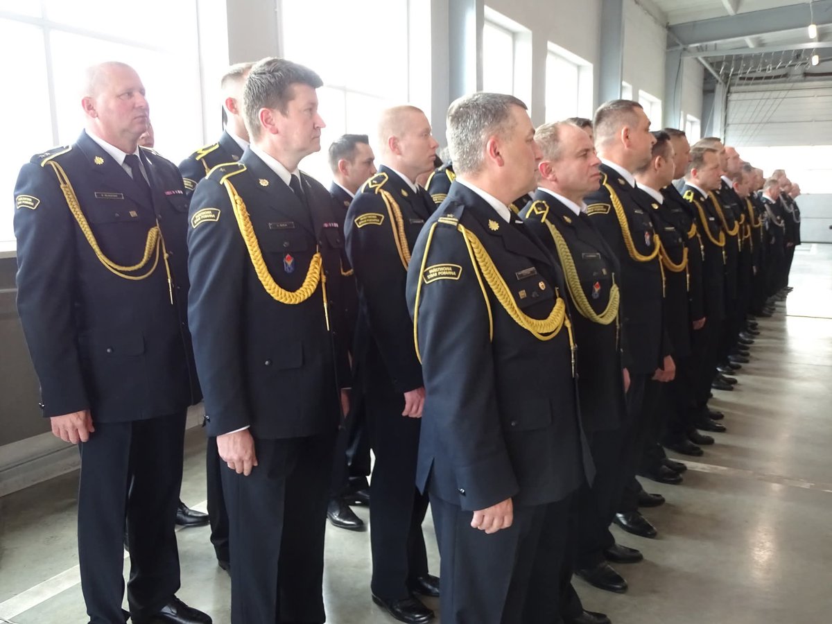 PSP_Z_ce_Sl's tweet photo. W dniu dzisiejszym punktualnie o godzinie 13:00 w siedzibie Komendy Powiatowej PSP w Ząbkowicach Śląskich odbyły się Powiatowe Obchody Dnia Strażaka. 

Dziękujemy wszystkim którzy wzięli udział w tegorocznym Dniu Strażaka oraz gratulujemy odznaczonym i awansowanym👏👩‍🚒🫡 https://t.co/AudRTscP44