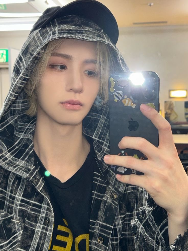 leehan tweet media