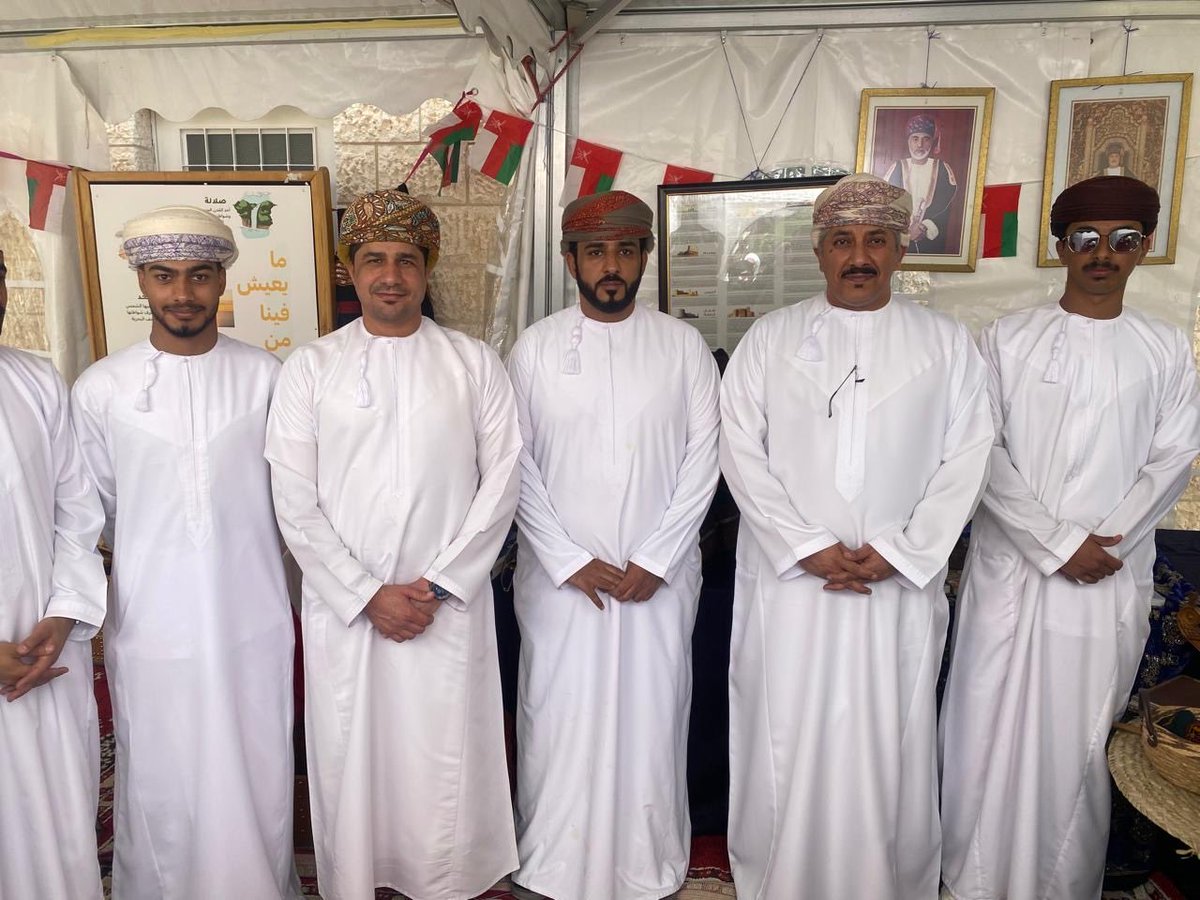 OmanEmbassyJOR's tweet photo. تحتّ رعاية معالي  الدكتور رائد العدوان وزير الشباب الأردني، شارك سعادة السفير الشيخ فهد بن عبدالرحمن العجيلي رئيس البعثة في حضور حفل الجاليات العربية والإسلامية الذي أقامته جامعة العلوم التطبيقية الخاصة، بحضور السكرتير أول سالم الوهيبي المسؤول الثقافي بالسفارة. https://t.co/PWL0aDVGZR