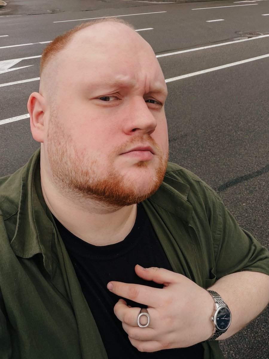 future_onlyfans's tweet photo. Сегодня этому мальчишке, который только-только закончил школу, 30 лет. Ура? https://t.co/7vxlqvp0qb