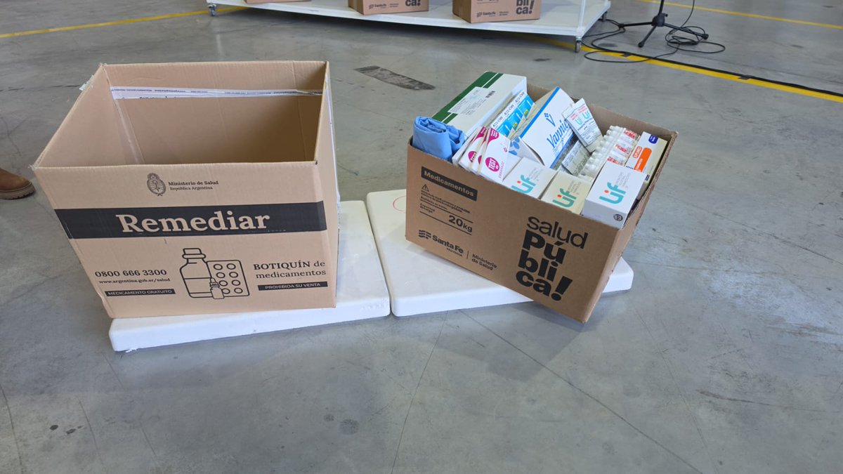 guillermojalvar's tweet photo. Una es la caja de medicamentos del Remediar de Milei. La otra es el módulo de medicamentos esenciales de @maxipullaro 
Pequeña diferencia en como cuidan la salud de sus ciudadanos el gobierno nacional y el provincial no?
Claramente se de que lado de la salud pública estoy. Y vos? https://t.co/rKGncjRsGu