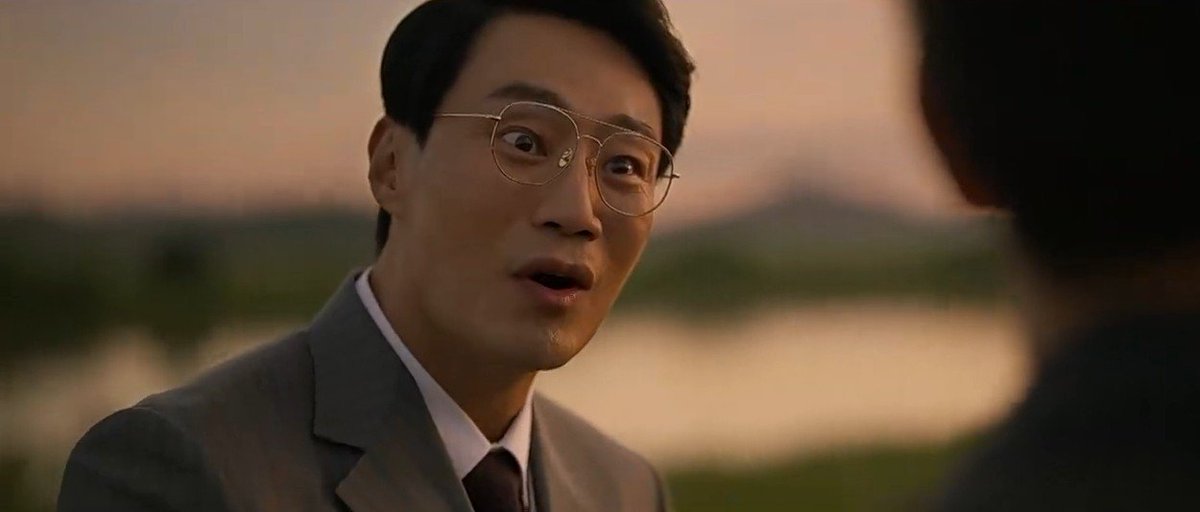 whiterosestea's tweet photo. Cha Siyoung is truly a psychopath! He buried a child’s body without telling the truth and made the parents wait 30yr for their child. He also falsely accused Gibeom and Seokman. He’s manipulative, corrupt &amp; abuses his power

#ParkHaeSoo #LeeHeeJoon #TheScarecrow #TheScarecrowEp10 https://t.co/Ri8nHhWe4N