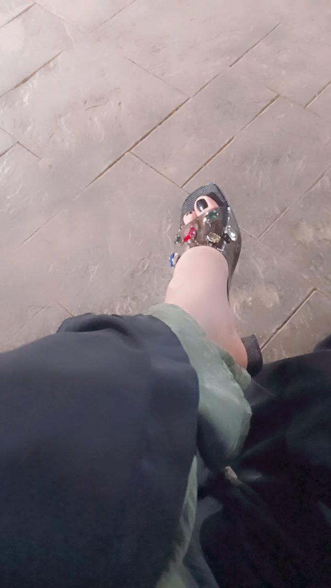 AlmlkhNwnw22477's tweet photo. 👠🫦 https://t.co/4SzpGyeXVR