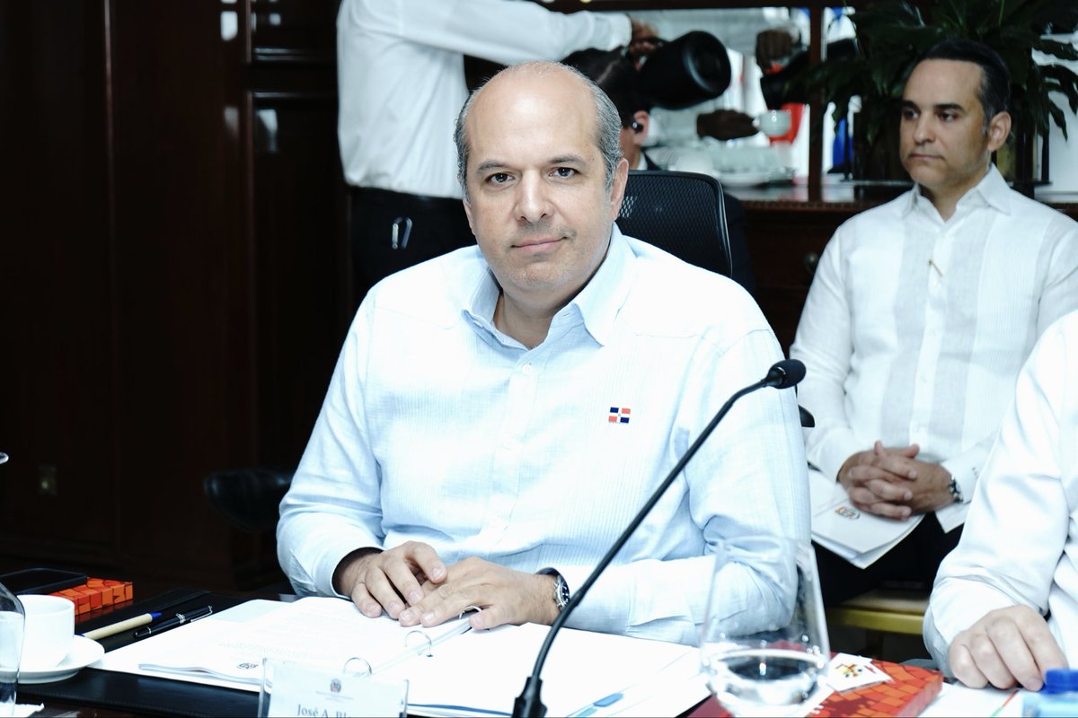 robertojquezada's tweet photo. Agradezco al Embajador José A. Blanco la confianza que me dispensó en el marco de esta coordinación, así como la oportunidad de contribuir, desde mis funciones en la Embajada @RDenCanada , a la materialización de este importante encuentro bilateral. https://t.co/oGDyhOyamP