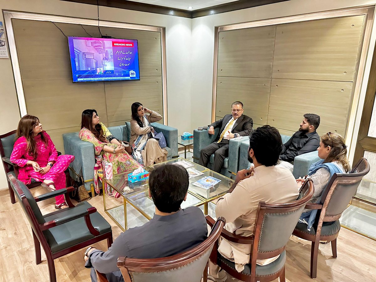 AqrabaFatima's tweet photo. Attended an important meeting chaired by Senior Minister @sharjeelinam along with fellow spokespersons. Discussed performance and initiatives of the Sindh Government, as well as preparations for the inauguration of Shahrah-e-Bhutto by Chairman @BBhuttoZardari Committed to continuing our efforts for the progress and development of Sindh.