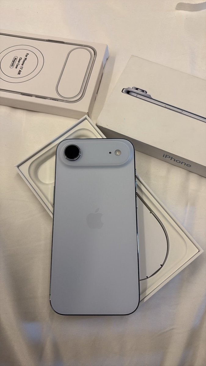 tinytoms_'s tweet photo. My iPhone air , 512gb is already lagging . I want to change to 17 pro, any amount you guys can help me with🫩 https://t.co/N8BkBAAIdD
