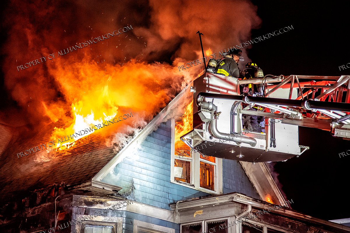 allhandsworkin's tweet photo. Photos from last night's two alarm fire in the downtown area of West Haven. 
For more images go to: https://t.co/Ss5WVgyhq1

Follow me on social media @linktr.ee/allhandsworking
@iaff1198 https://t.co/uqMPpGuHxI