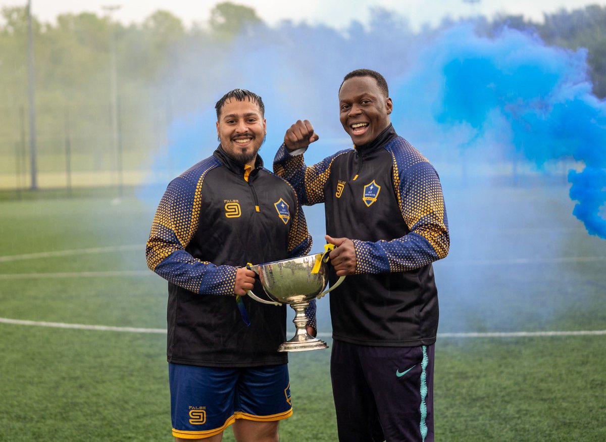 EMGFirstTeam's tweet photo. Matchday 2️⃣0️⃣ | L&amp;C League 🏆 | Matchday Moments 📸

From the first whistle to the trophy lift 🏆
A season we’ll never forget.

Powered by Cheat Daze 🔵🟡
👕 Kits by False 9

Virtus Et Gloria 🏆

#EMGFirsts #MatchdayMoments #VirtusEtGloria https://t.co/1COEwb59Ru