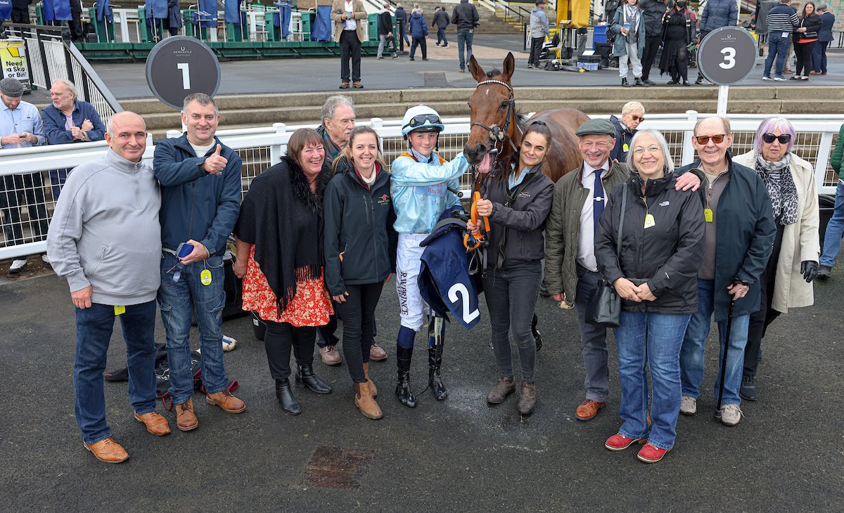 GemmaTutty's tweet photo. 🏆 King’s School wins under a super ride from @FentimanWarren at 5/1 for @MprUpdates @NewcastleRaces for a fourth C&amp;D success 🏆 Well done all 👏🏼 https://t.co/rX2uBVaQot
