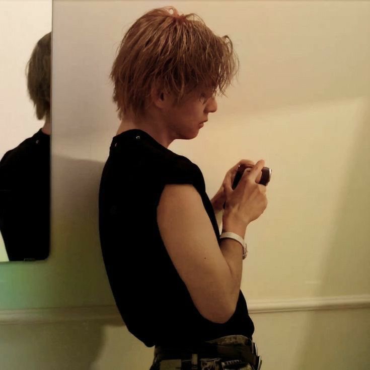 myu_kookv's tweet photo. "so you come here often?" https://t.co/ZAg1Ig6fhW