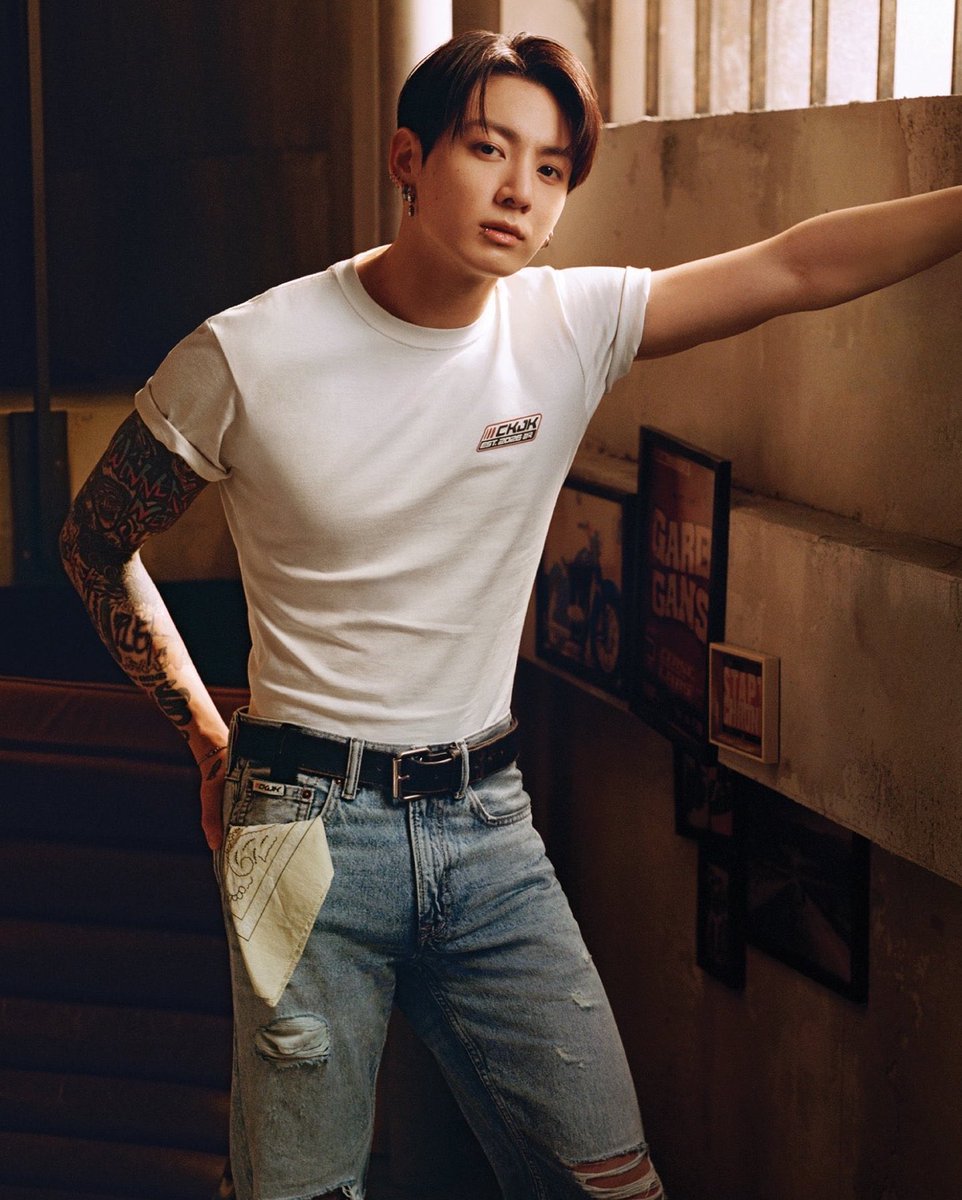 myu_kookv's tweet photo. "so you come here often?" https://t.co/ZAg1Ig6fhW