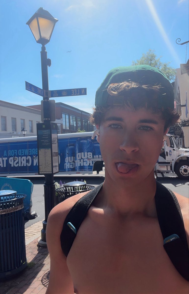PrestonDelToro's tweet photo. I’m in heat, literally 🥵 https://t.co/zEKDvxfv1g
