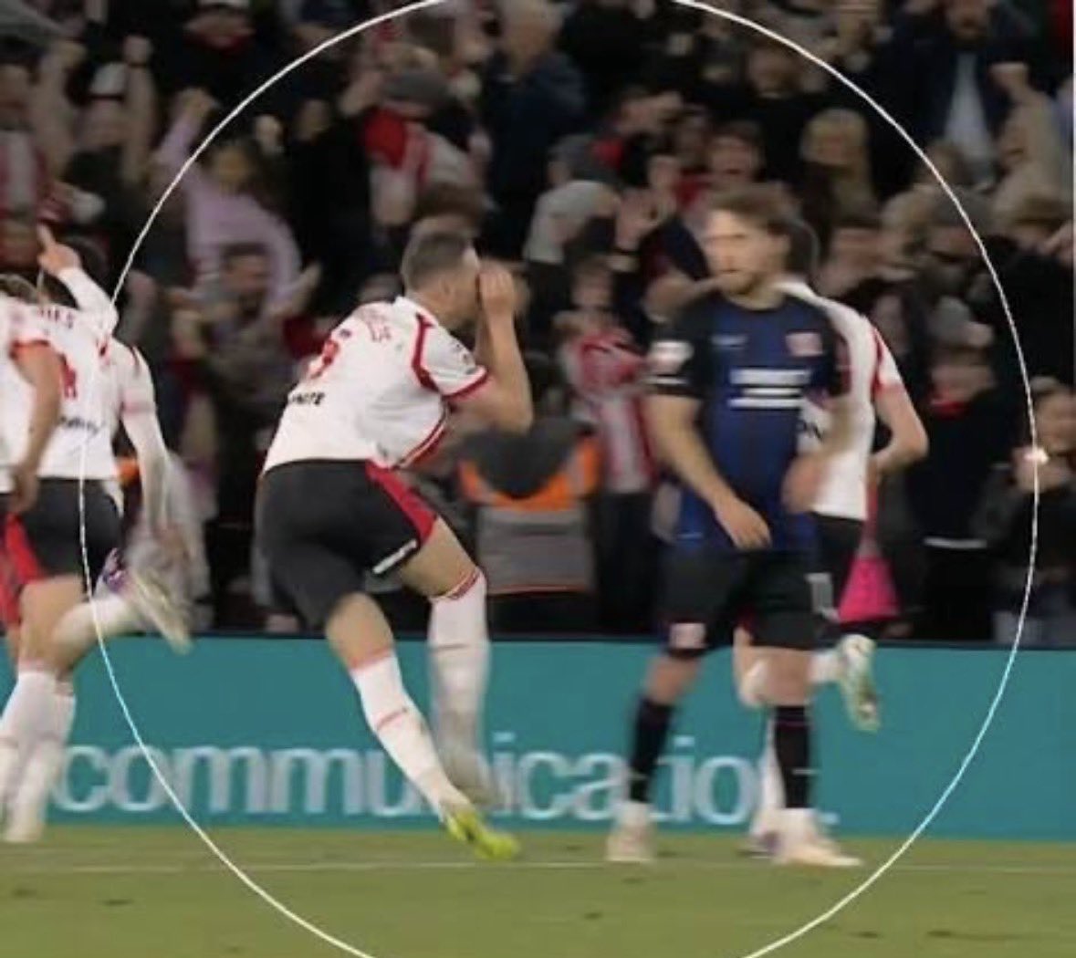 _paulmhughes's tweet photo. This bellend deserves it the most 👋🏻 https://t.co/OYIQavWVCm