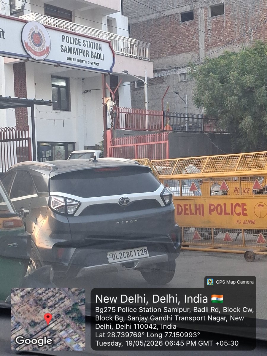 hemant8888's tweet photo. Why black tinted glasses being used on vehicles by police personnel when such films r restricted for general public? Law is equal for everyone. Requesting authorities to clarify &amp; take appropriate action if norms are being violated @CMODelhi  @DelhiPolice  @dtptraffic @LtGovDelhi https://t.co/Sf7aBtrdTg