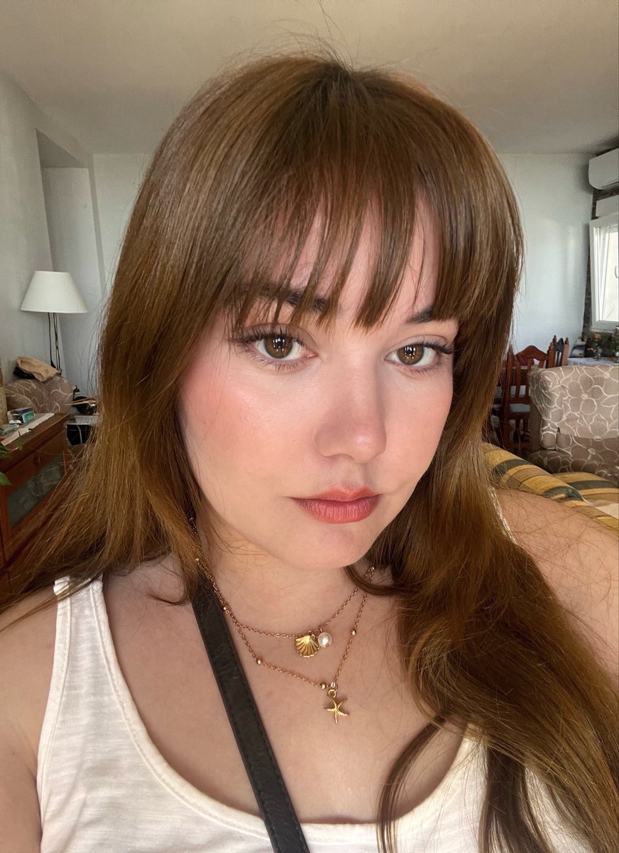 laura tweet media