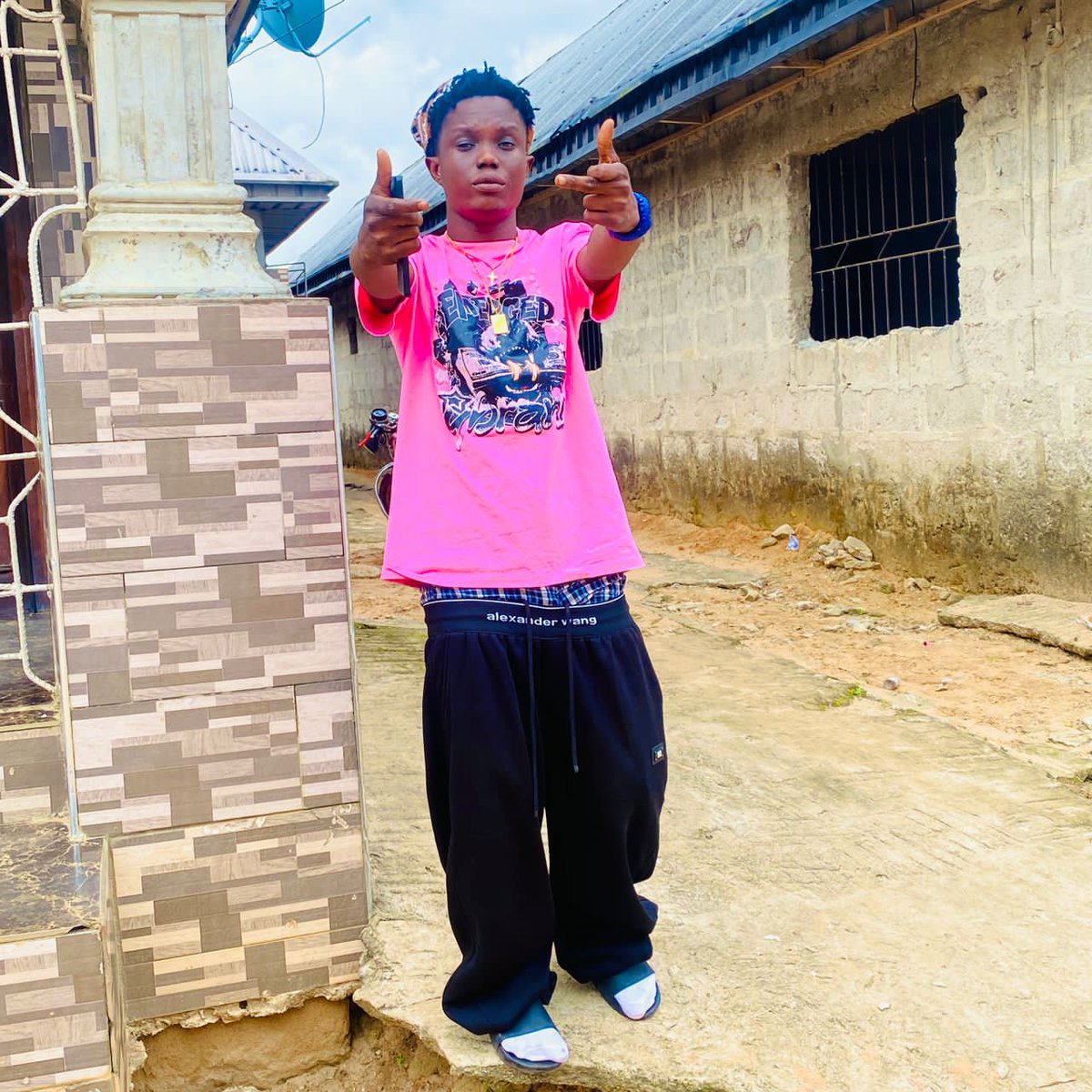 NiceB_BDF's tweet photo. #NiceB_BDF  minded 🇳🇬🇬🇧
     #music  #goviral  #uk https://t.co/T6Ogqo2ysw