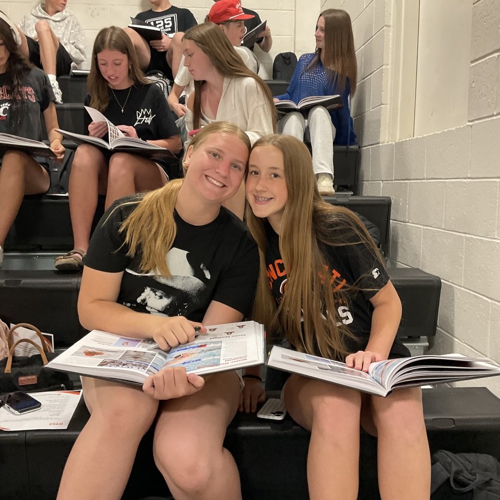 Boone_County's tweet photo. Ryle Raiders celebrated the arrival of their yearbooks with a signing party filled with smiles, snacks, signatures, and memories that will last long after graduation. 🧡🖤 https://t.co/ht7lN1mM2v