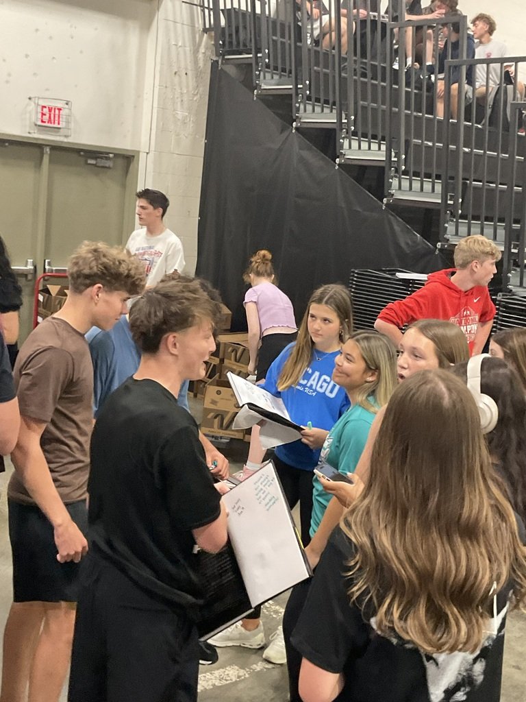 Boone_County's tweet photo. Ryle Raiders celebrated the arrival of their yearbooks with a signing party filled with smiles, snacks, signatures, and memories that will last long after graduation. 🧡🖤 https://t.co/ht7lN1mM2v