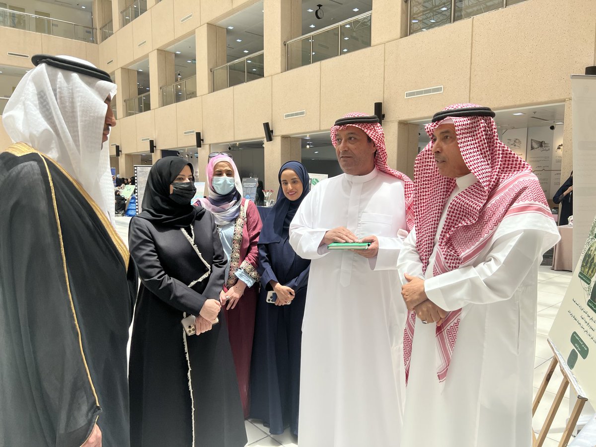 FZAHRANI's tweet photo. تلبية لدعوة كريمة من إدارة قسم الاتصال وتقنية المعلومات @cmediaay_iau  #جامعة_الإمام_عبدالرحمن_بن_فيصل @iau_ksa سررت بحضور المعرض الـ8 لمشاريع تخرج الطالبات برعاية مدير الجامعة وحضور نائبه للشؤون الأكاديمية، حيث شاركت مع الصديق فيصل الظفيري @dhfeeri في تقييم مشاريع خريجات قسم  #العلاقات_العامة_والإعلام  مشاريع متميزة صِيغت بحرفية عالية بأيدي كفاءات شابة وطموحة. هنيئاً للخريجات، وبداية مسيرة واعدة لخدمة وطننا الغالي.