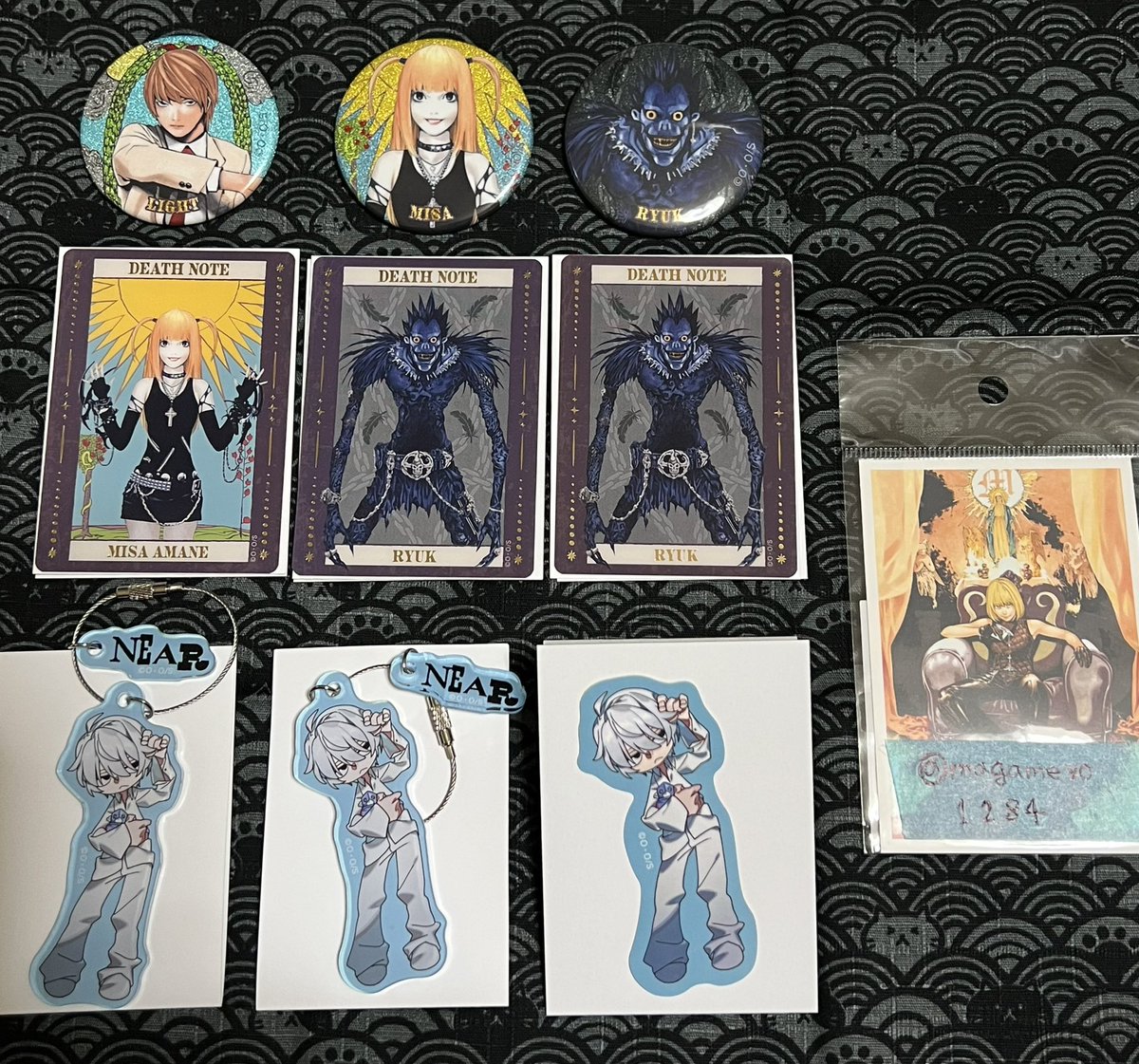 magamevo1284's tweet photo. 【交換】デスノート、紀伊國屋書店、DEATH NOTE

譲）缶バッジ→夜神月、弥海砂、リューク
クリアカード→弥海砂、リューク2
アクリルキーホルダー →ニア2
ステッカー→ニア

写真にはないですが、特典→リューク、ニア

求）各同種メロ

基本的に郵送希望です。 https://t.co/2UXtqgOQMw