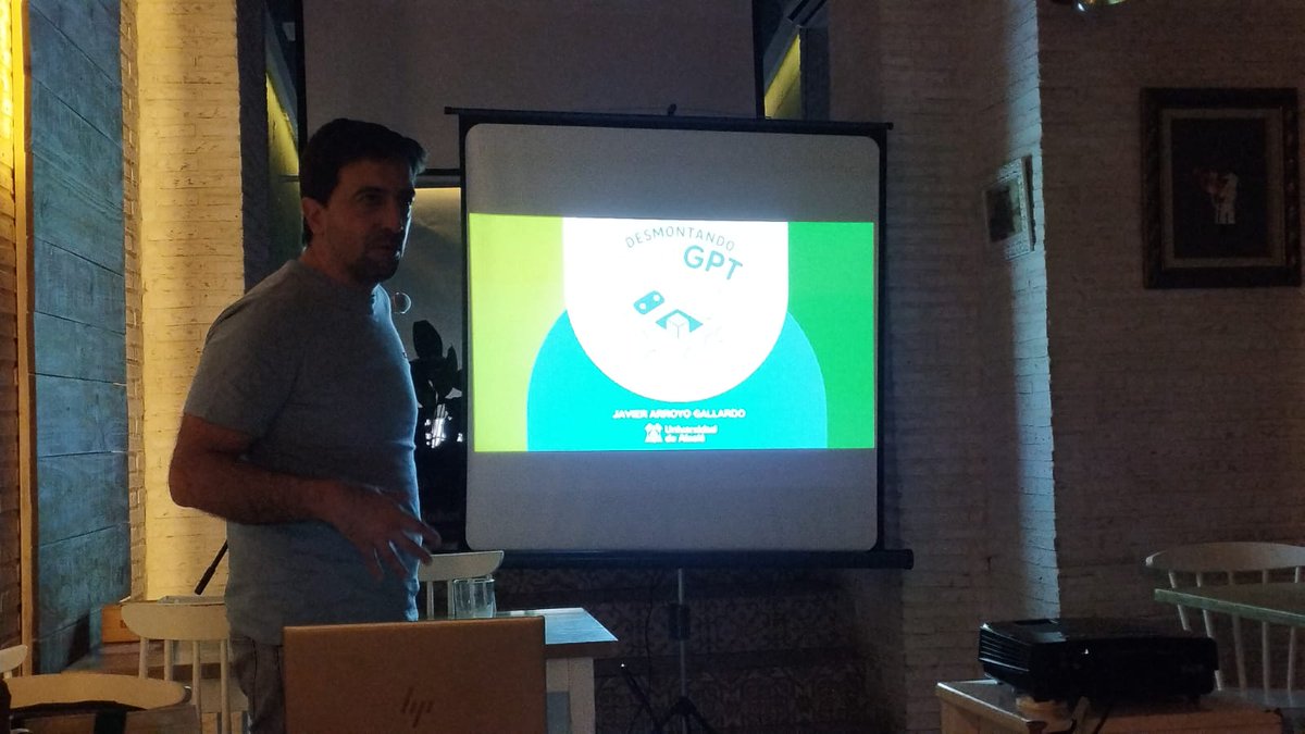 PrehistoriaUAH's tweet photo. 🤖🧠 Javier Arroyo Gallardo nos ayudó a entender qué hay detrás de ChatGPT. Ciencia y tecnología explicadas de forma brillante 👏💻@Prehistoriauah #MKTP #ThebanProject @UAHes @LaFavoritaGuada @pintofscienceES #PintOfScience https://t.co/On3cRQMadj
