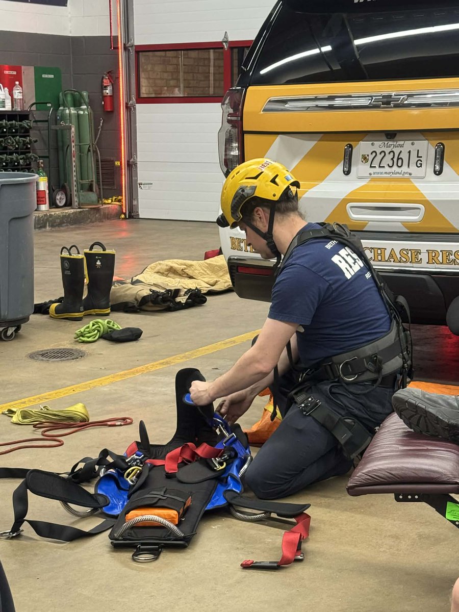 BCCRS's tweet photo. Patrick Davis successfully competed the Rescue Squad checkoff involving technical rope rescue skills.  Skills include timed evolutions for victim raising, lowering, packaging, recon among many others.  Congrats Patrick!!!! #rescuesquad #training #firefighting #bccrs #roperescue https://t.co/FyQClbYByC