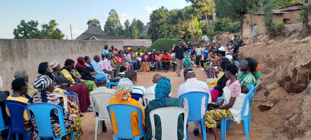 ohdotokenfnd's tweet photo. Across #KigaliYacu, community meetings were held in cells of Nyakabanda, focusing on:

▶️ Prevention of Ebola and measles
▶️ Payment of Mutuelle de Santé and savings through Ejo Heza
▶️ Hygiene and sanitation promotion
▶️ Launch of the Early Childhood Development (ECD) week. https://t.co/sRsVhnBjyl