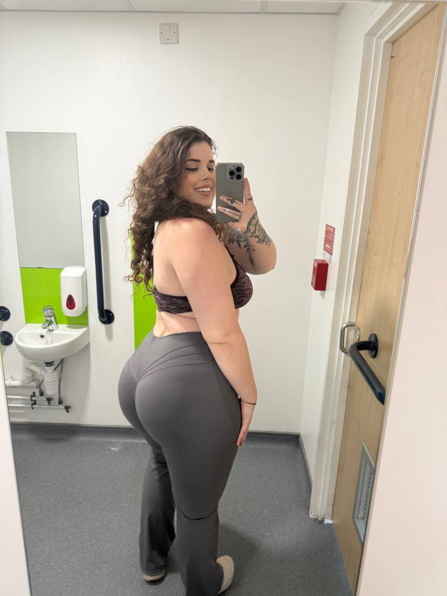 Hipthrustqueen tweet media