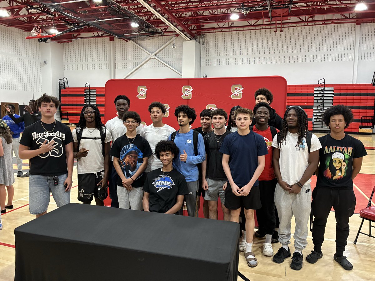Red_devilhoops's tweet photo. Congratulations to Tylor Bonaventura (University of New England 🏀), Jalen Matthew, Danny Casiano (AIC 🏈) and Shaboz Henry (SCSU 🏈) for committing to play at the collegiate level. https://t.co/IWsNzbHt3n