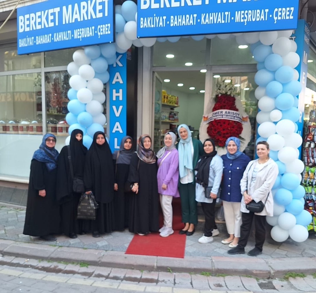 hudaparZe's tweet photo. İlçe Kadın Kolları Başkanımız Hatice PAK ve teşkilatı, Telsiz mahallesi sakinlerinden Azize Sözen hanımefendinin işletmeciliğini yapacağı Bereket Market’in açılış merasimine katıldı. https://t.co/EMpF4yo8sF